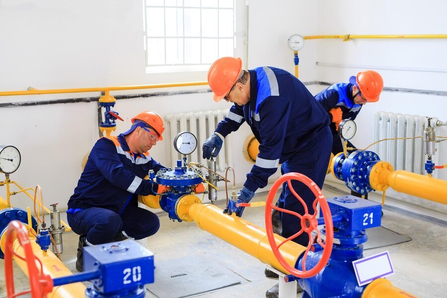 gas-distribution-center-engineer-working-operating-room_650227-106